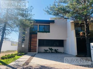 Casa · 402m² · 4 Recámaras · 4 Estacionamientos · Casa en La Campiña