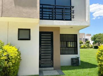 Casa en venta ubicada en jardines de Versalles , desplantada en 2 niveles constr · Casa de 75 m² de Terreno con 3 Recámaras en Venta en Jardines de Versalles
