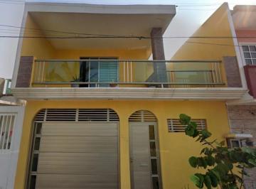 Casa de 4 habitaciones, Coatzacoalcos · Hermosa Casa de Dos Niveles en Zona Exclusiva en Coatzacoalcos, Ver.
