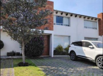 Casa en condominio · 170m² · 3 Recámaras · 2 Estacionamientos · Casa en Venta en Bosque de Las Fuentes, Calimaya, Estado de Mexico.