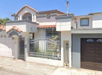 Casa de 3 habitaciones, Tijuana · Hermosa Casa en Zona Residencial a Tan Solo Unas Calles del Aeropuerto Internacional de Tijuana
