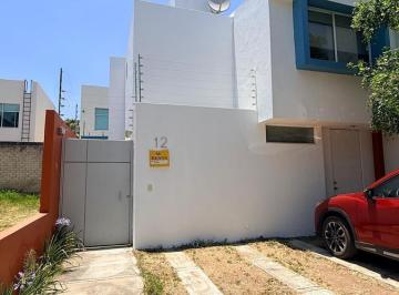 Casa · 210m² · 3 Recámaras · 2 Estacionamientos · Casa en Los Pinos Campestre
