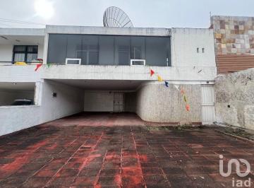 Casa · 359m² · 4 Recámaras · 5 Estacionamientos · Casa en Venta a Precio de Terreno