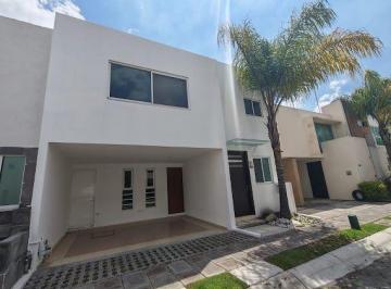 Casa · 3 Recámaras · 2 Estacionamientos · Casa en Venta