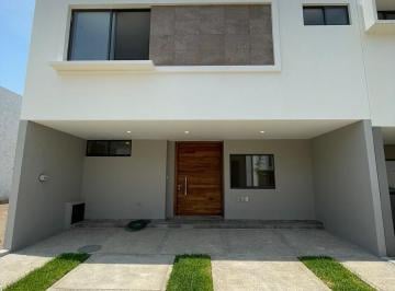 Casa en condominio · 210m² · 3 Recámaras · 3 Estacionamientos · Casa en Condominio en Fraccionamiento Solares