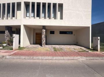 Casa de 4 habitaciones, León · Casas en Venta en Jardines de Santa Fe con 4 Recamaras
