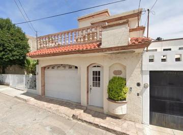 Casa de 3 habitaciones, Durango · Preciosa Casa en Ubicación Privilegiada en Lomas del Parque Durango