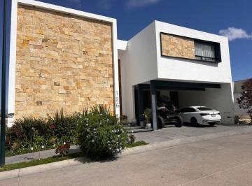 Casa de 4 habitaciones, León · Casa en Venta de Diseñador en Cañada del Refugio Sur con 4 Recamaras, 5 Baños, Alberca, Vistas