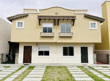 Casa · 108m² · 3 Recámaras · 2 Estacionamientos · Casa de 3 Recámaras en Fraccionamiento Privado con Alberca, Casa Club y Dog Park