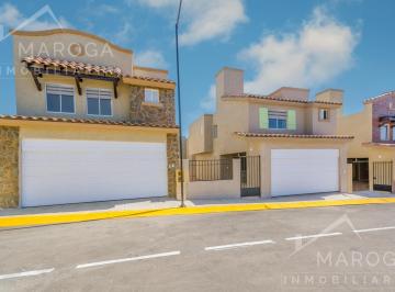 Casa · 157m² · 3 Recámaras · 2 Estacionamientos · Casa de 3 Recámaras en Fraccionamiento Privado con Alberca, Casa Club y Dog Park