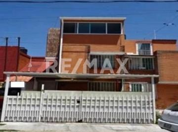 Casa · 112m² · 4 Recámaras · 2 Estacionamientos · Casa en Venta - (4)