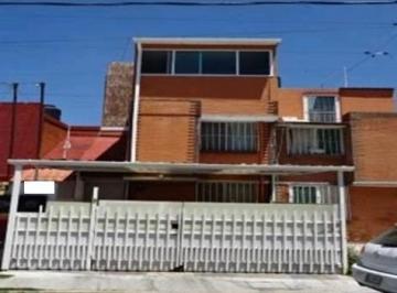Casa · 112m² · 4 Recámaras · 2 Estacionamientos · Casa en Venta - (4)