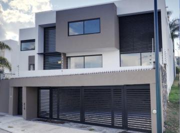 Casa de 4 habitaciones, León · Gran Jardín, Casa con 4 Recamaras,4 Baños, en Esquina