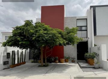 Casa en condominio · 230m² · 3 Recámaras · 2 Estacionamientos · Casa en Venta en Cumbres del Lago, Querétaro