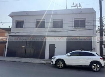 Oficina · 394m² · 9 Estacionamientos · Oficina en Renta en Maria Luisa