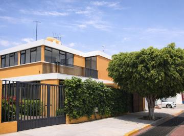 Casa en condominio · 4 Recámaras · 4 Estacionamientos · Casa en Venta en Colonia Cimatario, Querétaro
