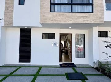 Casa en condominio de 3 habitaciones, El Marqués · Casa en Venta en Condominio en Ziré Qro.