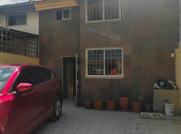 Casa · 140m² · 3 Recámaras · Casa en Venta en Santa Ana Tlapaltitlan