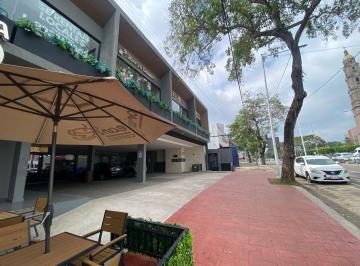 Local comercial · 32m² · 1 Estacionamiento · Local - Mayito