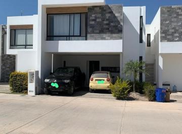 Casa · 180m² · 3 Recámaras · 2 Estacionamientos · Casa en Nenta en Privada Altania, Villa de Pozos