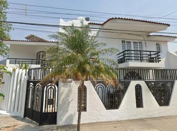 Casa de 5 habitaciones, Puerto Vallarta · Hermosa Casa Amplia en Zona de Alta Plusvalia, a Escasos Minutos de La Playa Las Glorias