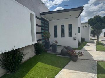 Casa de 3 habitaciones, León · Casa en Venta de un Piso en Cañada del Refugio Sur con 3 Recamaras y 3 Estacionamientos