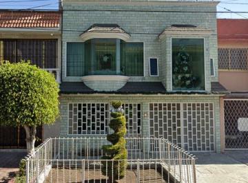 Casa de 4 habitaciones, Ecatepec de Morelos · Casa en Venta en Colonia Jardines de Santa Clara, Municipio Ecatepec de Morelos, Estado de Mexico.