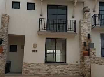 Casa de 3 habitaciones, León · Casa en Venta en Lombardia con 3 Recamaras, 3 Baños, 2 Estacionamientos