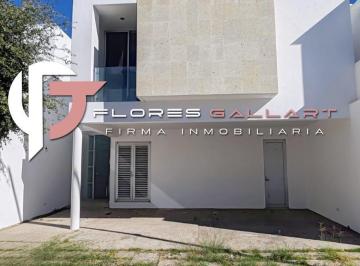 Casa en condominio · 215m² · 3 Recámaras · 2 Estacionamientos · Casa en Venta en Residencial Loretta I Al Norponiente de La Ciudad de Aguascalientes