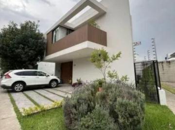 Casa en condominio de 3 habitaciones, Zapopan · Casa en Venta Bosques Vallarta Coto Camichin con Cuarto de Servicio