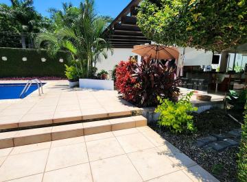 Casa · 240m² · 3 Recámaras · 4 Estacionamientos · Casa con Alberca y Lindos Espacios, Zona Residencial Playa de Vacas, Medellín de Bravo, Veracruz.