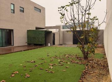 Casa de 4 habitaciones, Saltillo · Residencia en Venta con Amplio Jardín Al Norte en Villas La Joya