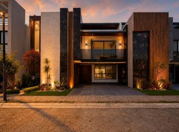 Casa · 180m² · 5 Recámaras · 2 Estacionamientos · Casa en Preventa en Lomas de Angelopolis III, Cascatta, Puebla.