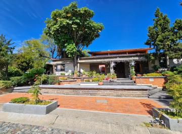 Casa · 1047m² · Casa en Venta Una Sola Planta El Refugio Campestre Leon, Gto Estilo Hacienda.