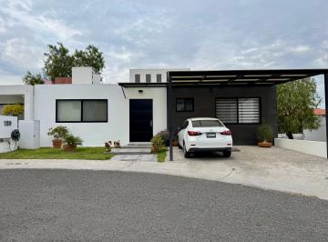 Casa de 3 habitaciones, Querétaro · Hermosa Casa de un Nivel en Juriquilla, Muy Iluminada en Venta!