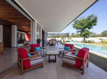 Casa · 750m² · 3 Recámaras · 6 Estacionamientos · Casa en Venta en Mérida, en Privada Residencial | Casa Mika |