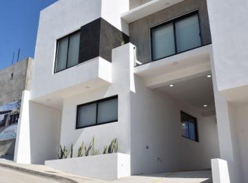 Casa de 3 habitaciones, Tijuana · En Venta Casa 3 con Recámaras Area de Santa Fe.