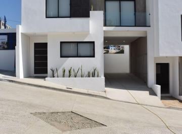 Casa de 3 habitaciones, Tijuana · En Venta Casa 3 con Recámaras Area de Santa Fe.