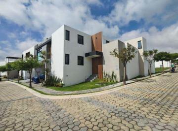 Casa de 3 habitaciones, San Andrés Cholula · Venta de Casa en Esquina en Parque Aguascalientes.