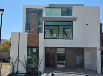 1 · Casa en Venta en Lomas de Angelopolis Puebla, Parque Nayarit