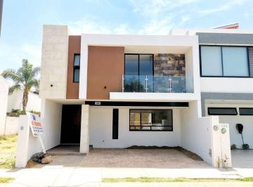 Casa de 3 habitaciones, León · Casa en Venta en Punta del Este con 3 Recamaras, 3 Baños, 2 Estacionamientos, Frente a Área Verde