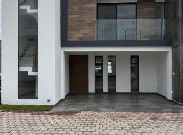 Casa de 4 habitaciones, San Pedro Cholula · Hermosa Casa Inteligente en Venta. en Fraccionamiento: Altana Atrás de Plaza San Diego.