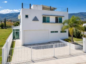 Casa de 3 habitaciones, Tlajomulco de Zúñiga · Se Vende Casa en Fraccionamiento Tres Reyes en El Lago de Cajititlan