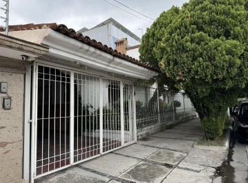 Casa de 5 habitaciones, Zapopan · Casa con Recamara en Planta Baja en Venta en Jardines Vallarta