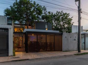 Casa de 3 habitaciones, Mérida · Casa Amueblada, con Piscina y Paneles Solares, Cerca de Av Temozón.