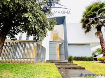 Casa de 4 habitaciones, Zapopan · Casa en Venta en Esquina Solares Coto Valeira Zona Real Zapopan