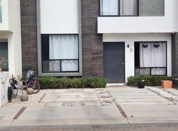 Casa de 4 habitaciones, Corregidora · Venta de Casa en Cañadas del Arroyo