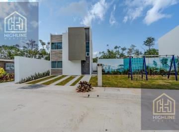 Casa · 111m² · 3 Recámaras · 2 Estacionamientos · Oportnidad! Casa de 3 Recámaras, Terraza, y Sin Colindancias. Playa del Carmen. Entrega Inmediata