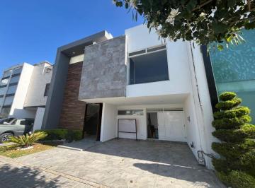 Casa · 330m² · 3 Recámaras · 2 Estacionamientos · Renta de Casa Moderna en Lomas de Angelópolis 2, San Andrés Cholula, Puebla