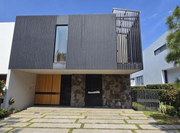 Casa · 371m² · 4 Recámaras · 4 Estacionamientos · Casa en Venta, Alcazar Zona Las Puertas Zapopan